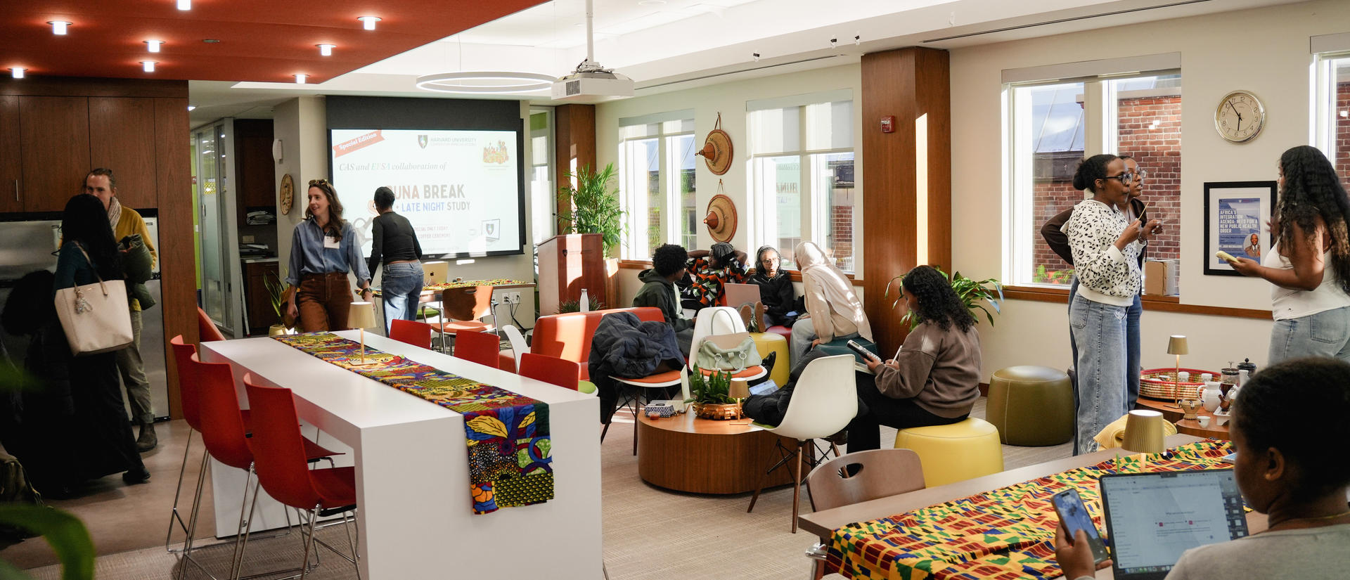 Students in CAS Lounge for Buna Break 